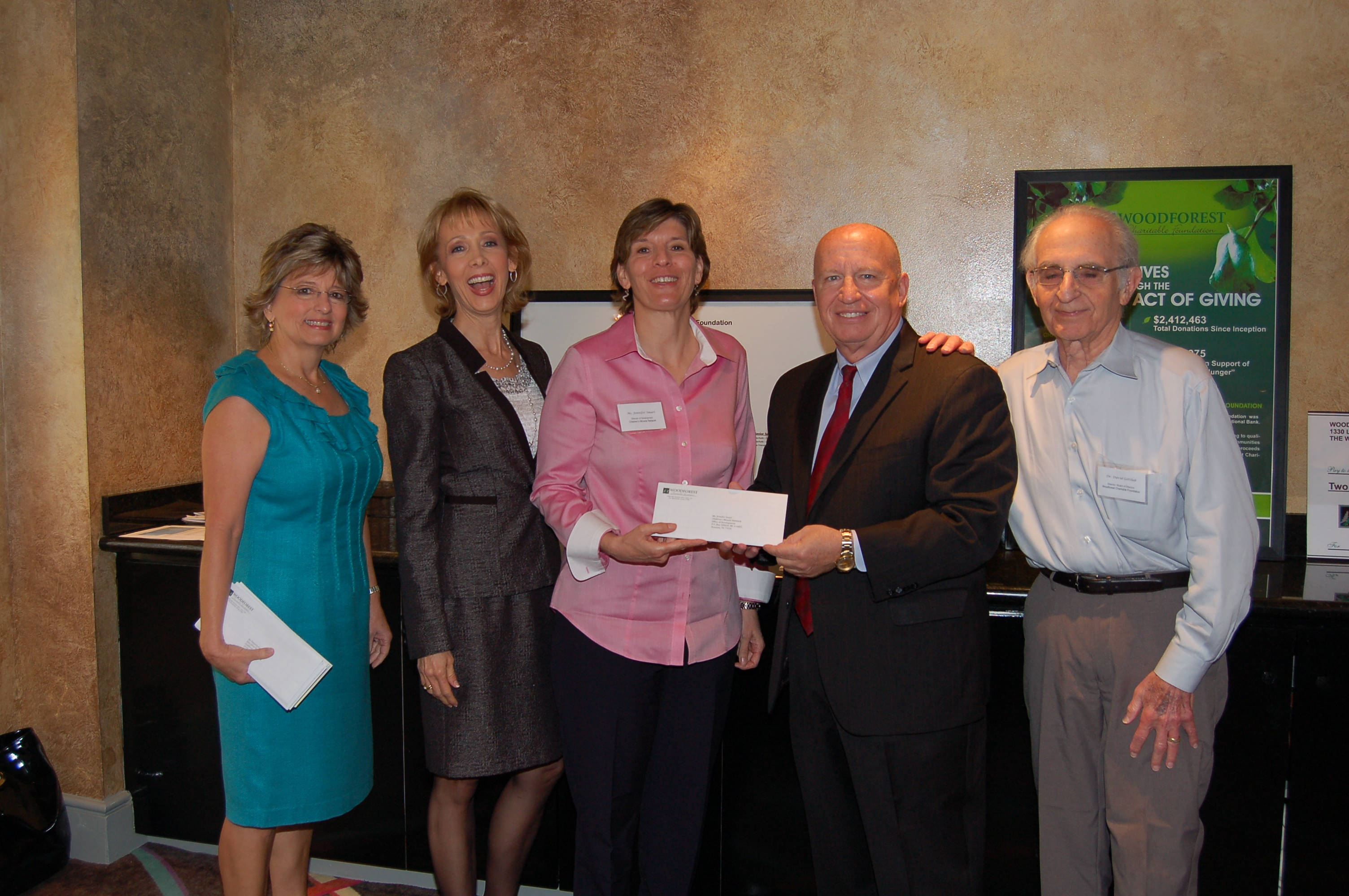 Children’s Miracle Network receives $8,000 donation from Woodforest Charitable Foundation.